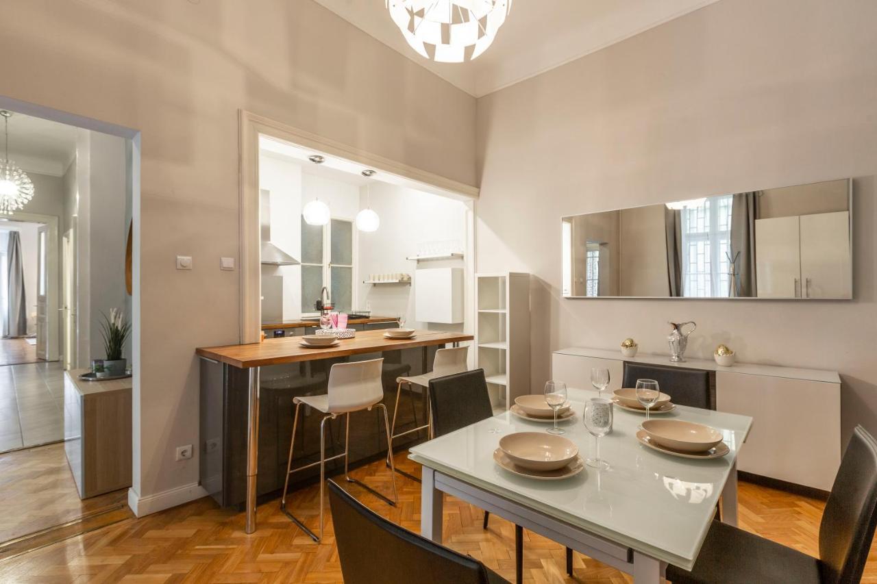 Spacious & Cozy Downtown Apartment With Balcony บูดาเปสต์ ภายนอก รูปภาพ