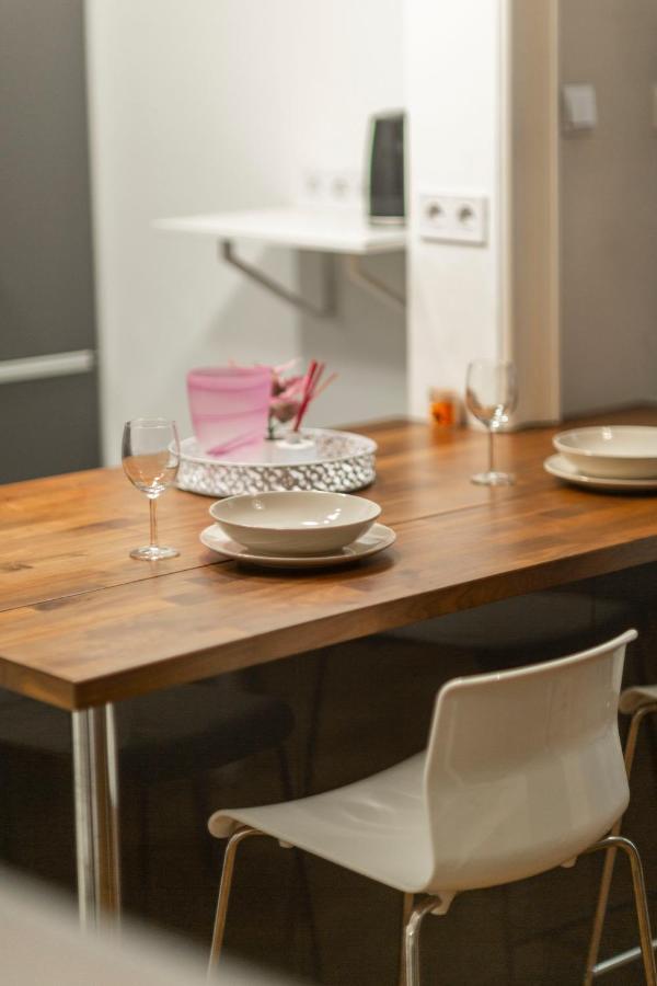 Spacious & Cozy Downtown Apartment With Balcony บูดาเปสต์ ภายนอก รูปภาพ