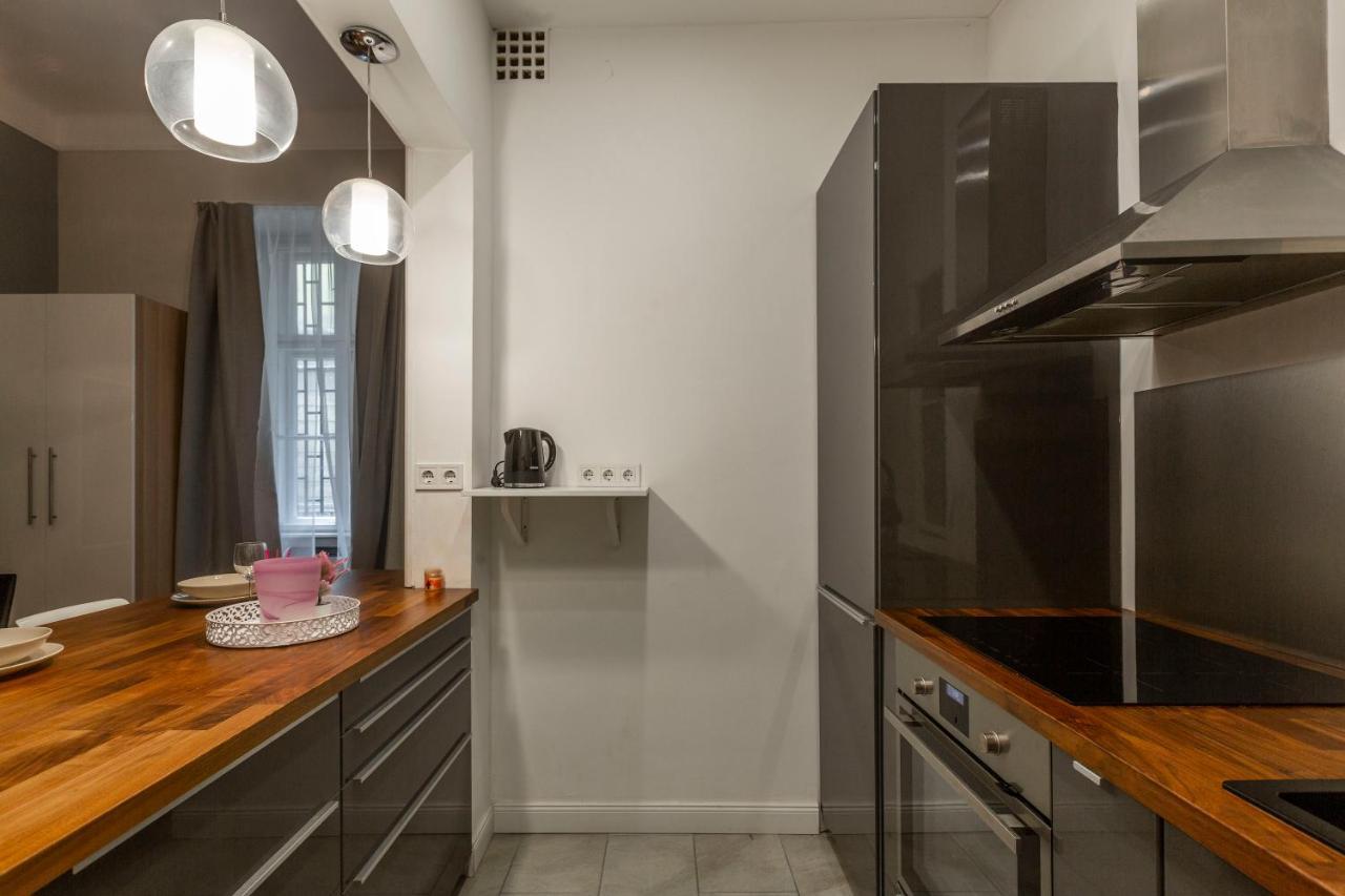 Spacious & Cozy Downtown Apartment With Balcony บูดาเปสต์ ภายนอก รูปภาพ